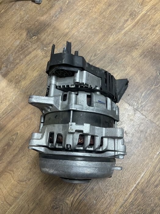 Alternator 1.3 TCE Nissan Qashqai j12 Renault 2020-2025 cod 274057A