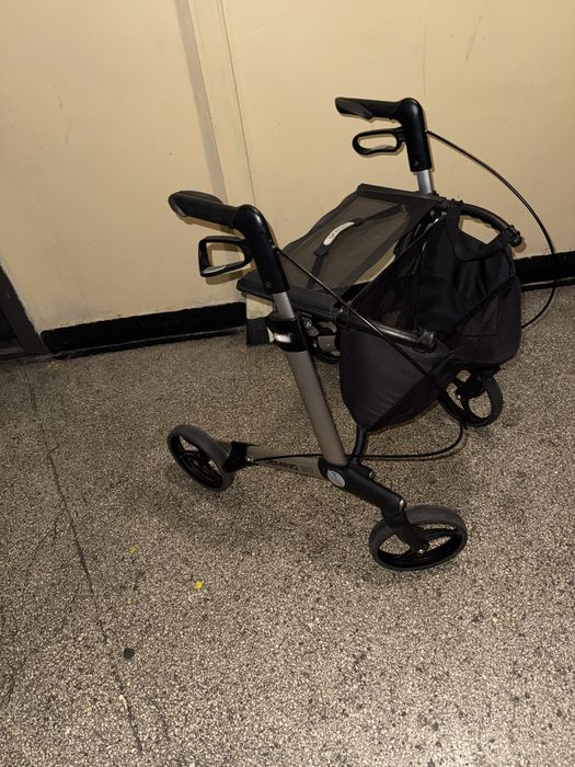 Cadru rulant din aluminiu pliabil batrani dizabilitati (ca nou)