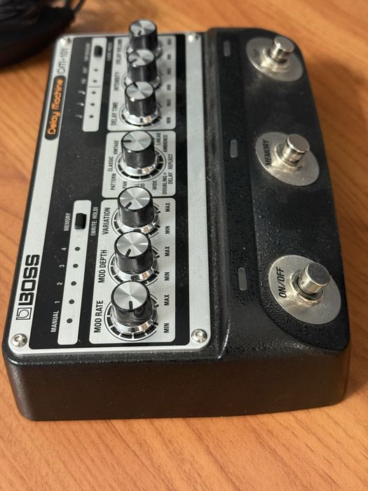 Продам гитарную примочку Boss DM-101 Delay Machine