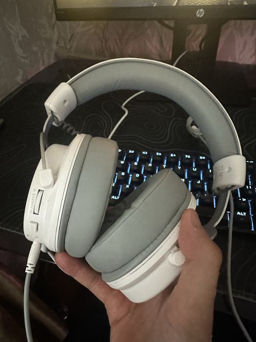 Продам игровые наушники с микрофоном