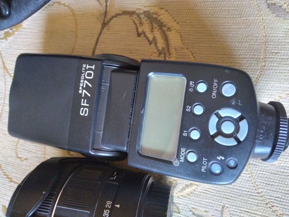 Предлага се фотокамера Canon 700D