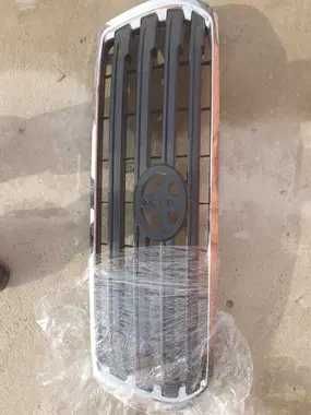 продам решетку радиатора на тойота ленд крузер 200 до рейсталинг