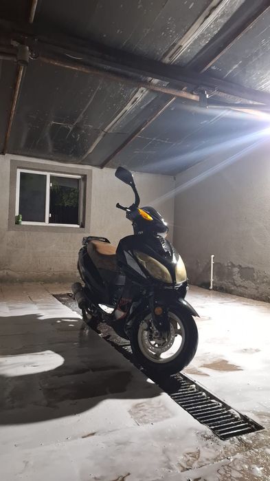 Vând scuter 2 timpi