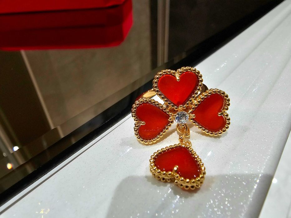 Van Cleef & Arpels VCA Rose Red Heart Effeuillage Alhambra Пръстен