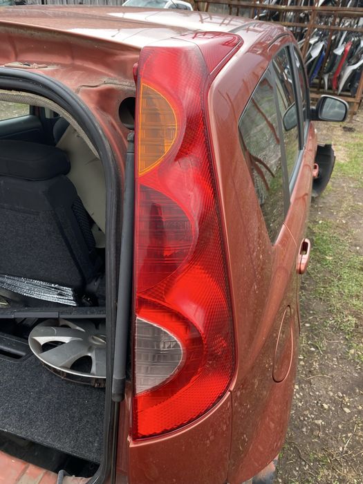 Ляв/Десен стоп Nissan Note 2006-2013г