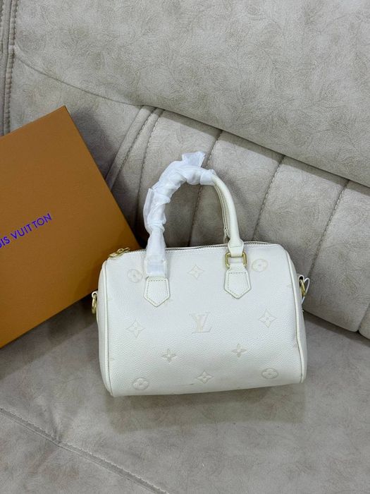 Sumka qora zamsh, oq Louis Vuitton, Celine korichneviy