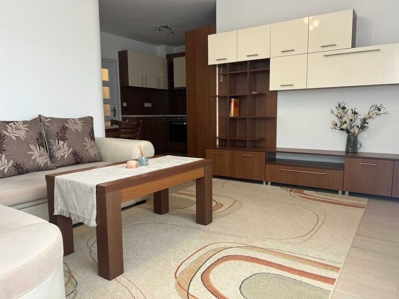 Дава се под наем Тристаен апартамент в София, Младост 4 - 76 кв.м за 650 € - Снимка #1