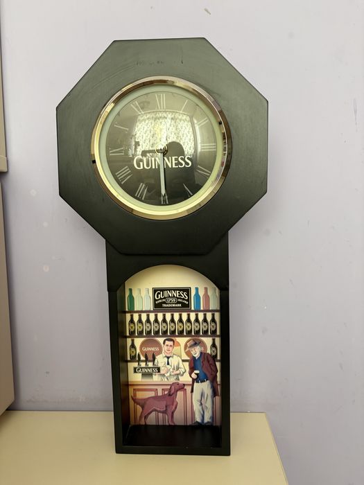 Стенен часовник Guinness