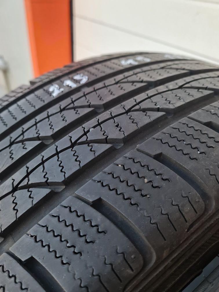 Зимни гуми 2 броя ROTALLA IcePlus 215 45 R17 дот 2910