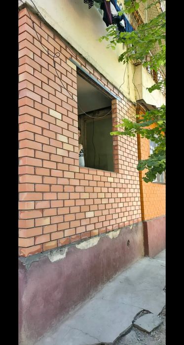 Делаю кладку балкона облицовочным и простым кирпичом