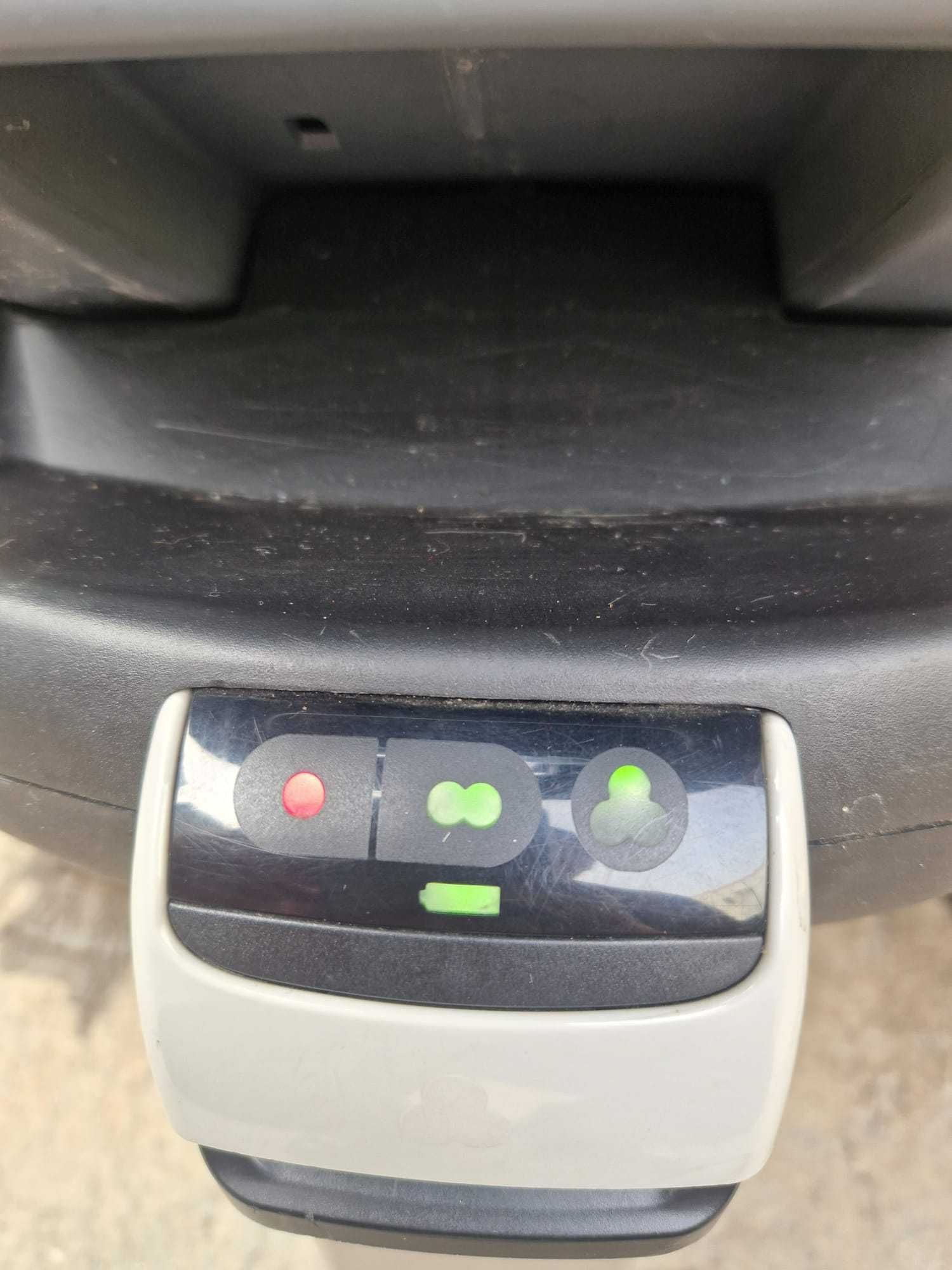 Scaun auto Maxi Cosi Pearl cu baza FamilyFix IsoFix