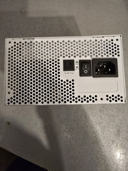 Vând Sursa Alba 850w Asus Rog Strix White, Full Modulara, Garanție