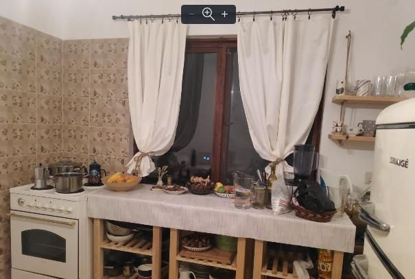Къща с двор в с. Стоилово