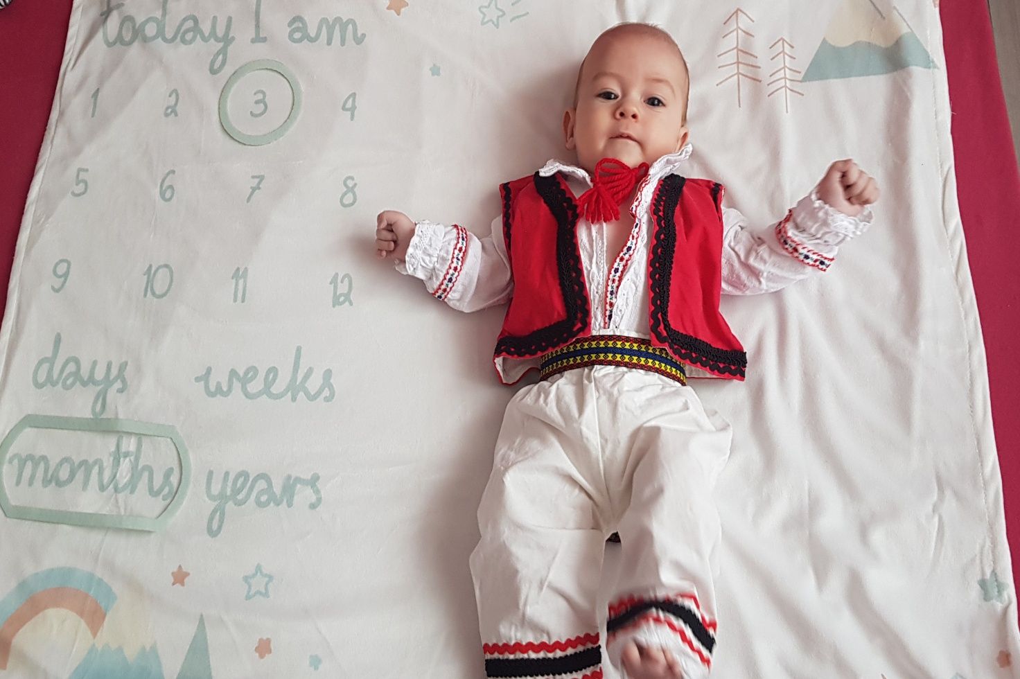 Costum tradițional bebe pana în 3 luni