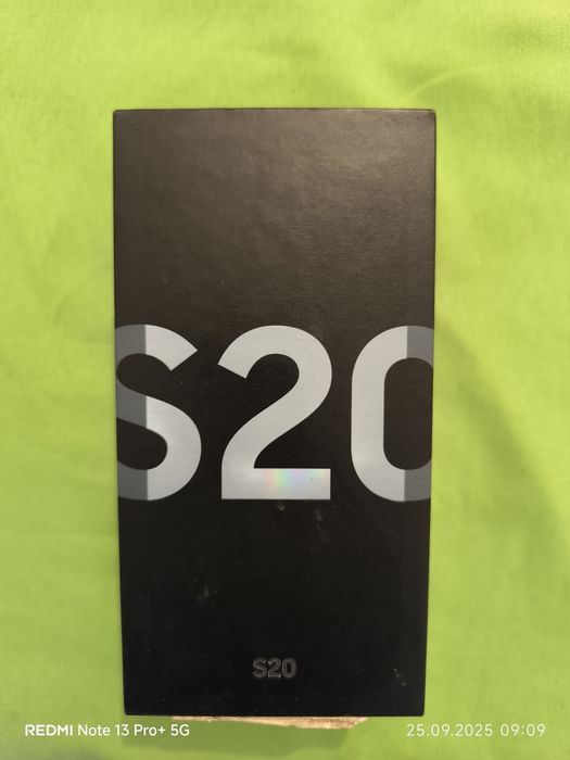 Смартфон Самсунг S20