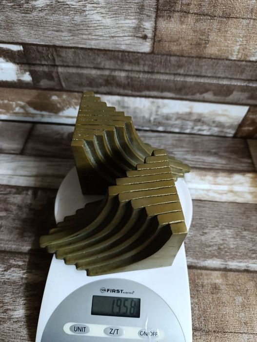 Плътни бронзови книгодържачи