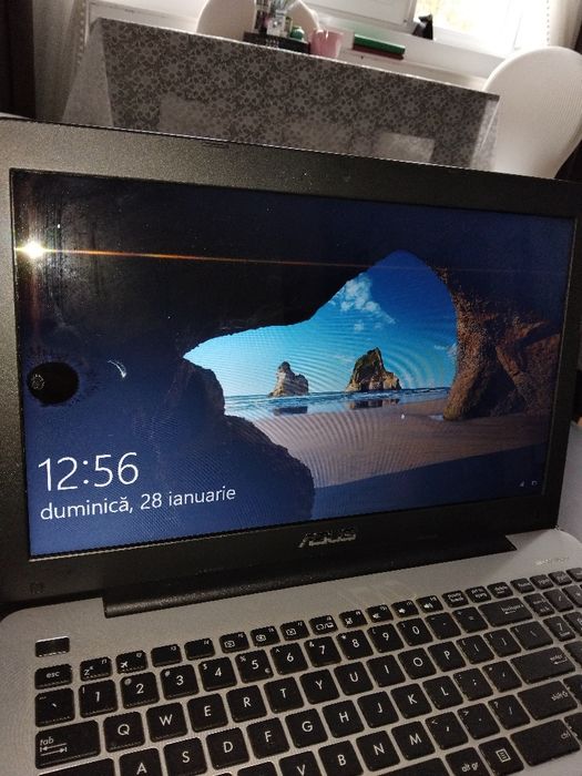 Laptop Asus i3 4 g Ram căști Sony și cooler