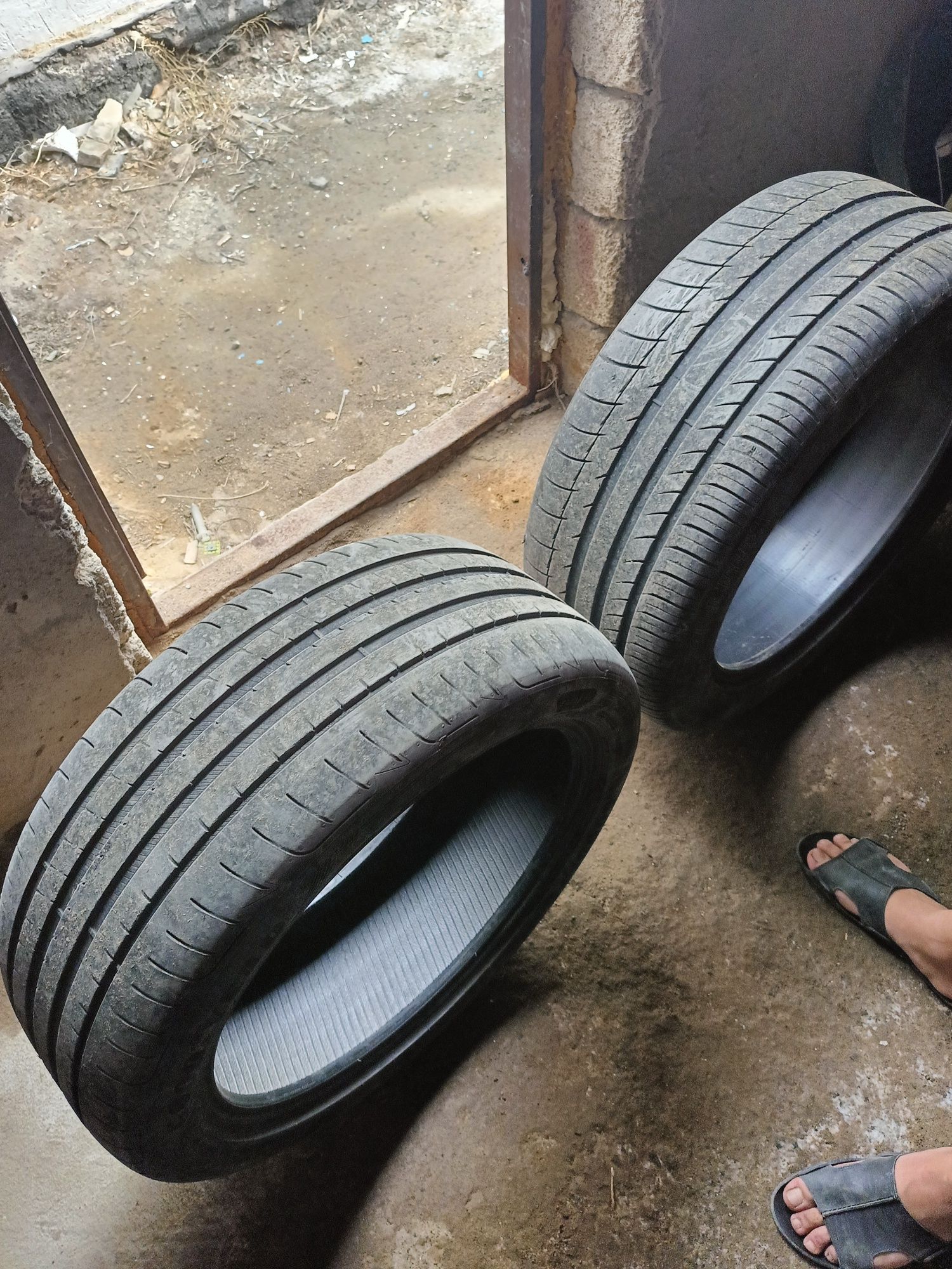 Продам шины размер R19