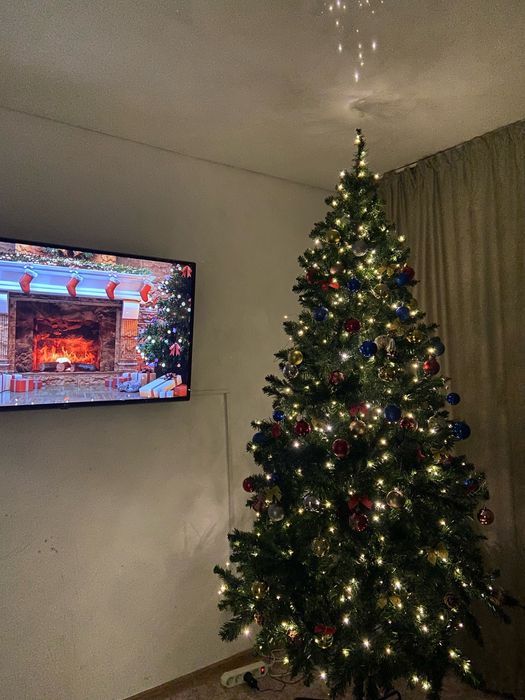 Продам искуственную елку