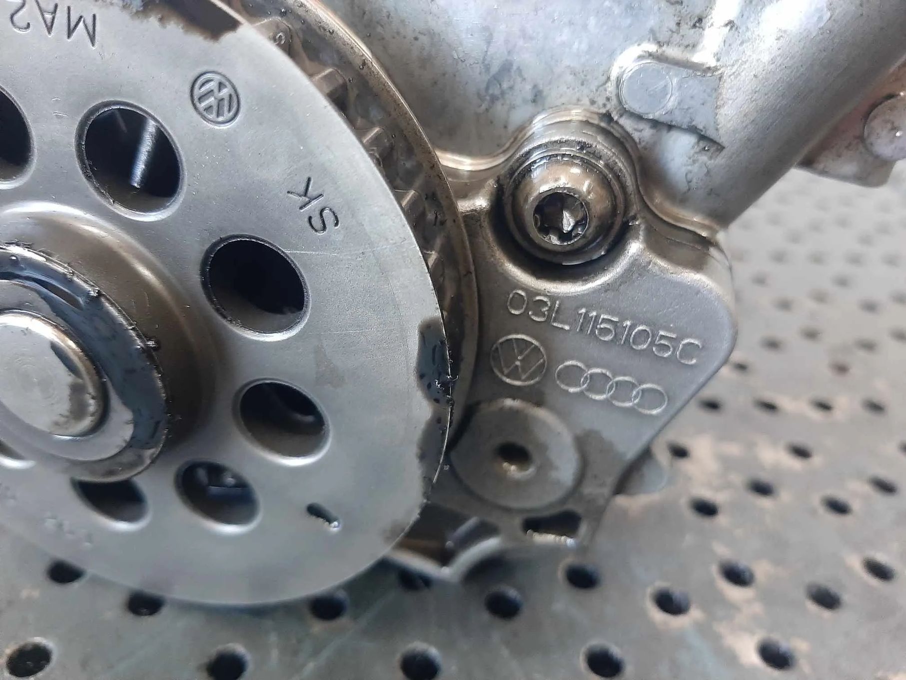 pompa ulei 1.6 tdi cay  vw passat b6 caddy 3 golf 6 audi a3 8p1 seat altea 5p ibiza 4  03l115105c