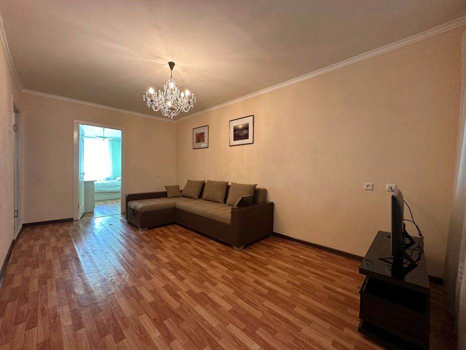 Квартира на Космонавт 2/4/5 общ пл 52м с обстановкой