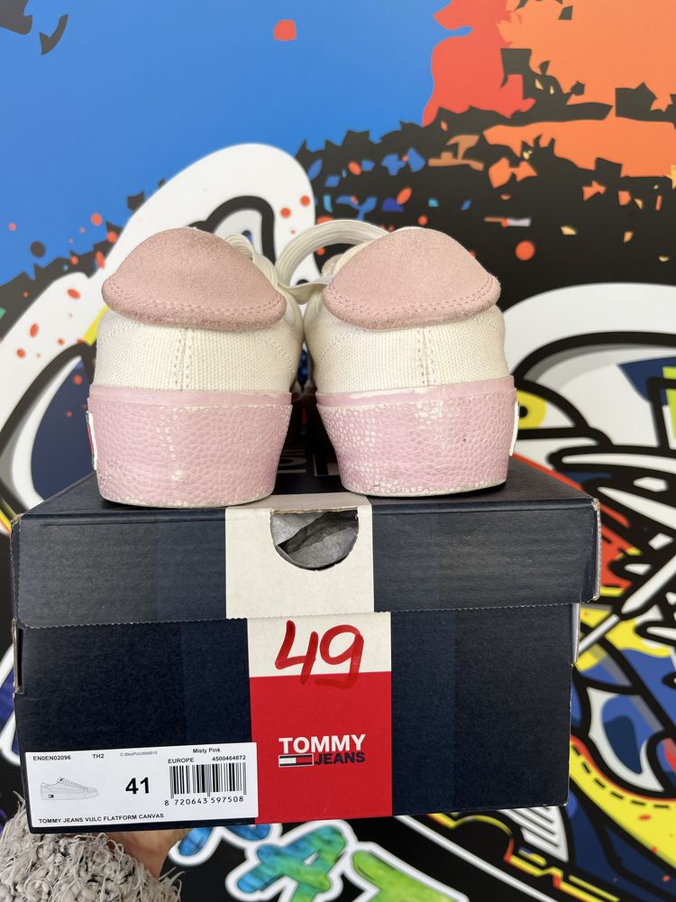 Крцове на Tommy Jeans
