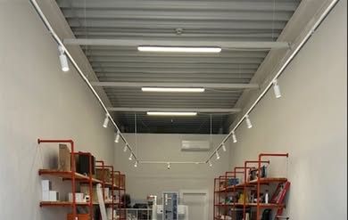 24ml sina spoturi cu 3 faze + 22 spoturi GU10, albe + conectori