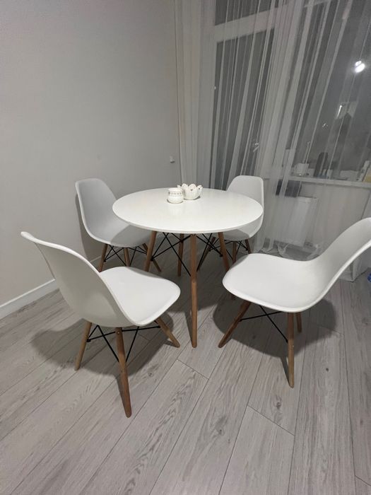 продается комплект обеденного стола