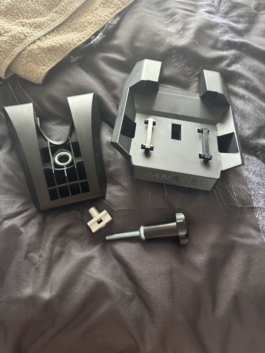 Fanatec CSL DD 8NM + Formula 2.5 Steering Wheel + CSL Elite Pedals V2