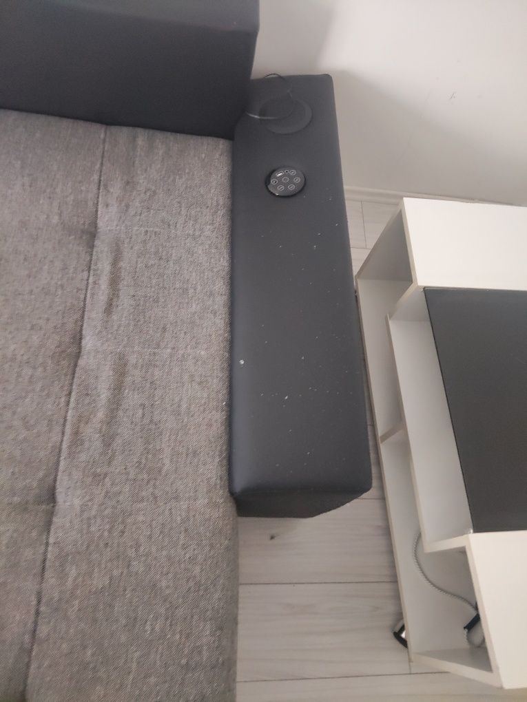Vând canapea cu sistem audio wifi
