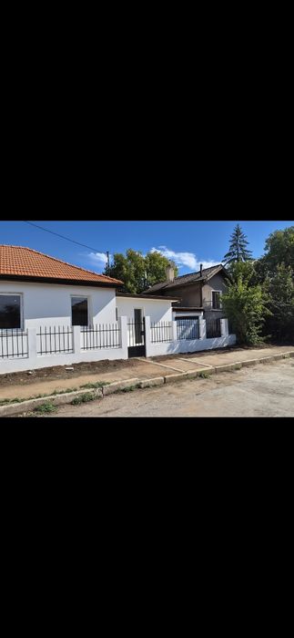 Едноетажна къща в село Яна