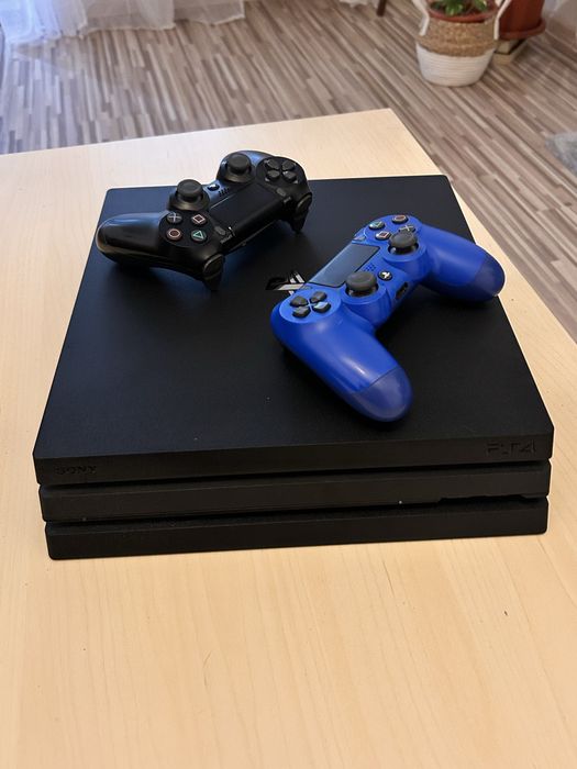 Playstation 4 Pro Edition 1TB + 2 controllers