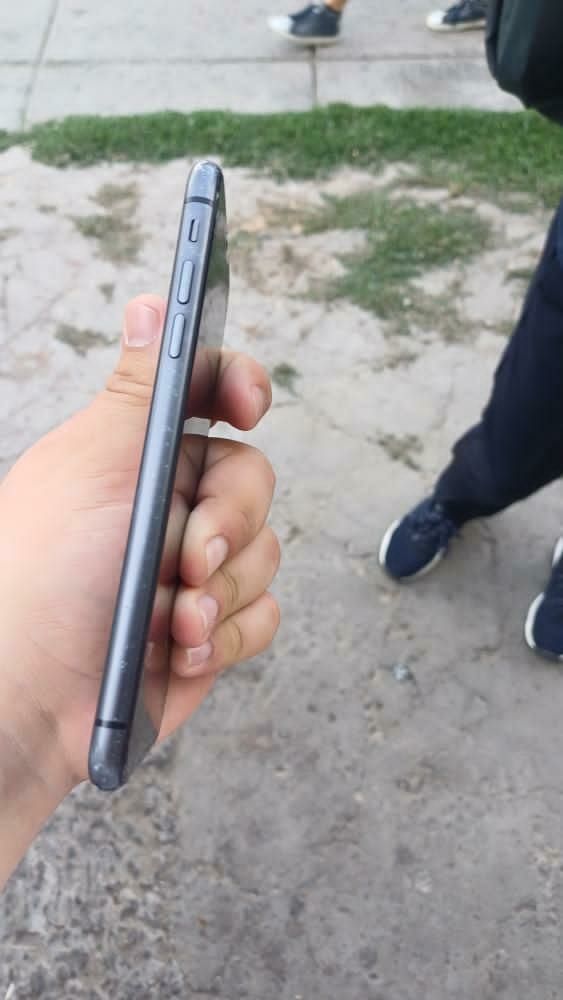 Iphone 11 64 gb LLA aybi oldi oynasi singan face id ishlamid yomkst 78