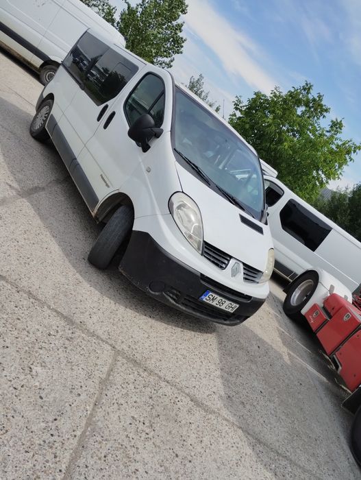 Vând Renault trafic modelul lung