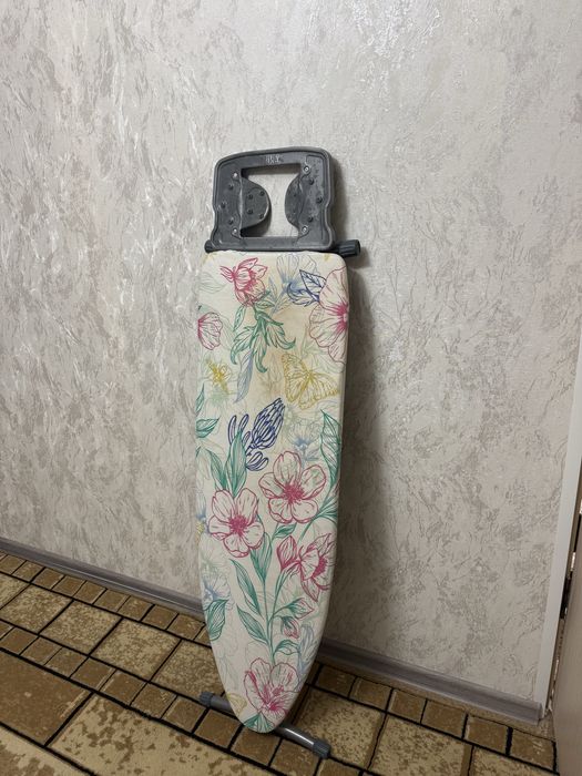 Продам подставку для телевизора и гладильную доску