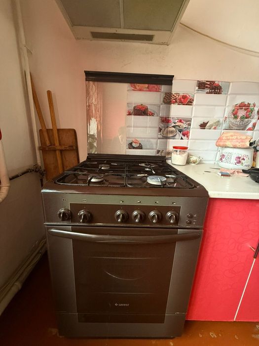 Газовая плита в хорошем состоянии