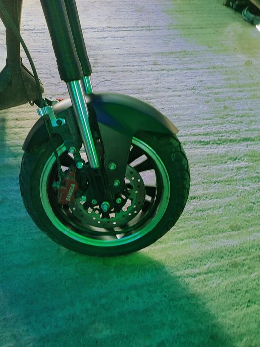Scuter electric chopper 1500W 12Ah Lithium autonomie 20-50km 25km/h