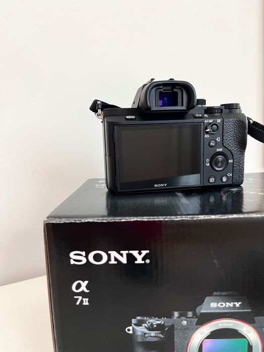Фотоапарат Sony Alpha II с обектив Sony FE 24-70 mm, f3.5-5.6 OSS