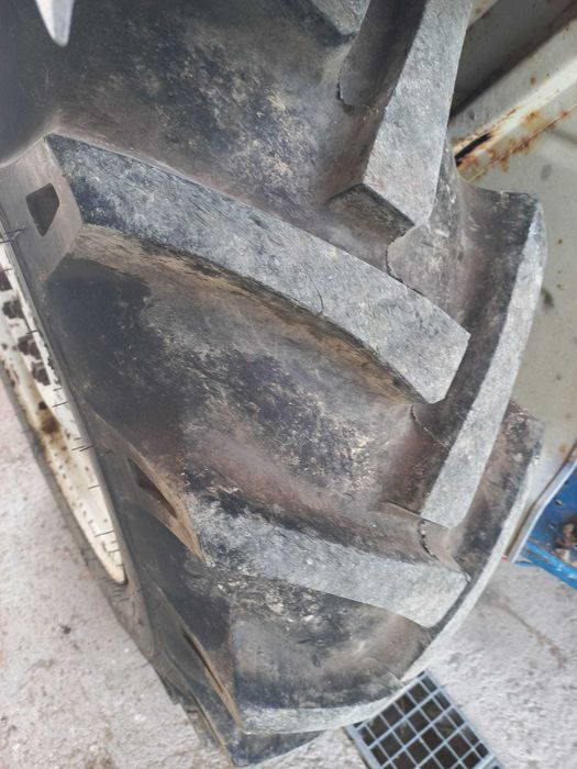 Vand Tractor Ford 3000 in 3 pistoane, 2900cm³,48 de cai,cutie 2 manete