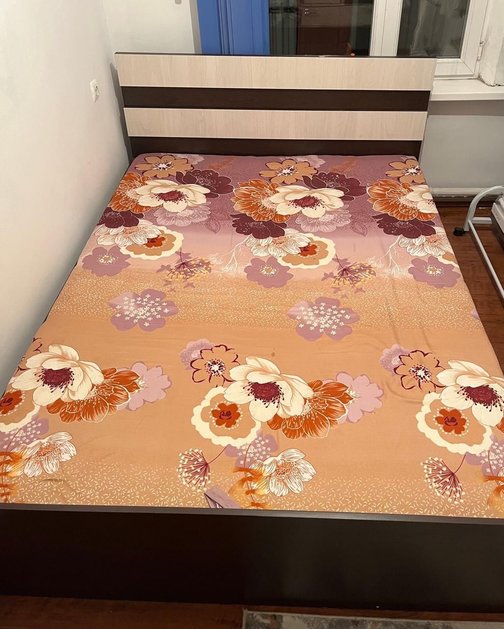 Двуспальная кровать