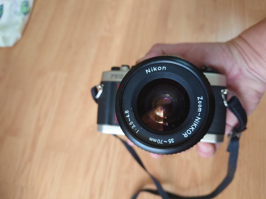 SLR Nikon FE10 cu obiectiv nikon