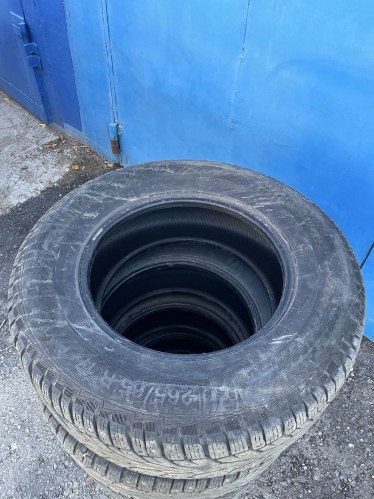 Продам зимнюю резину Gislaved Nord Frost SUV 265/65/R17