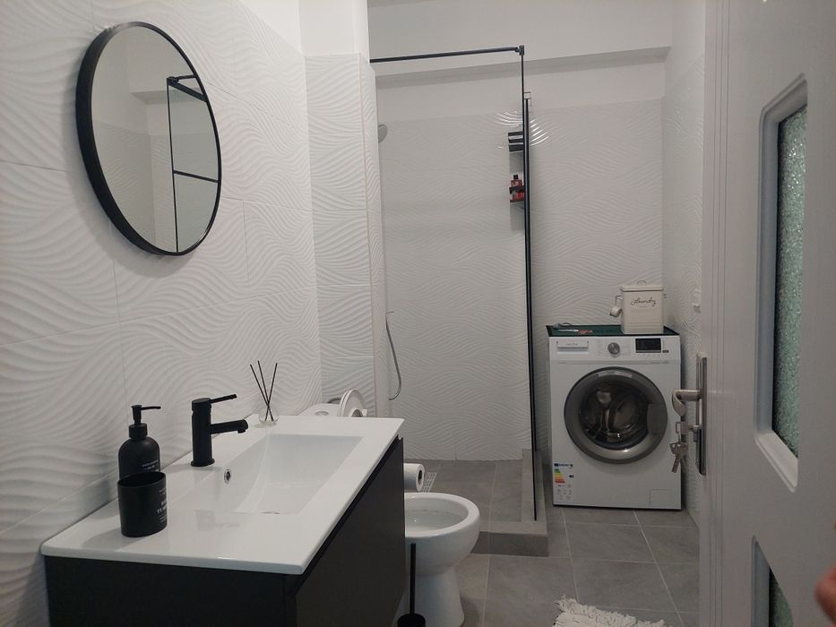 Închiriez garsoniera