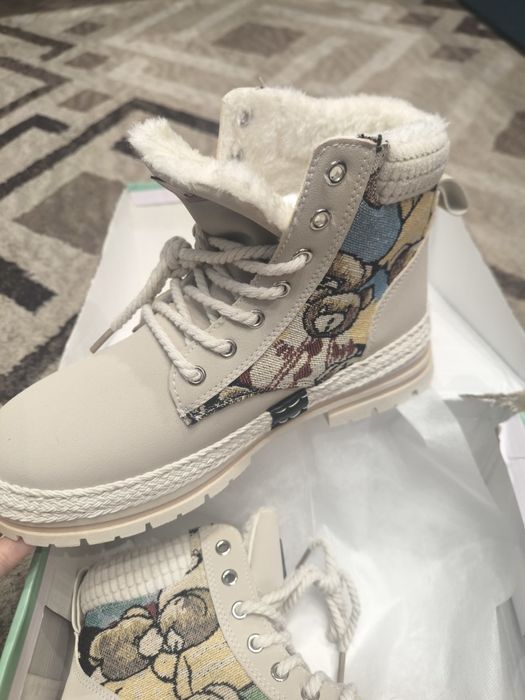Продам женские зимние ботинки