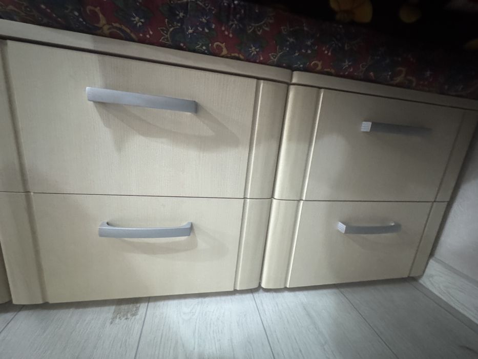 Жақсы сападағы шкаф тумба айналарымен сатылады!