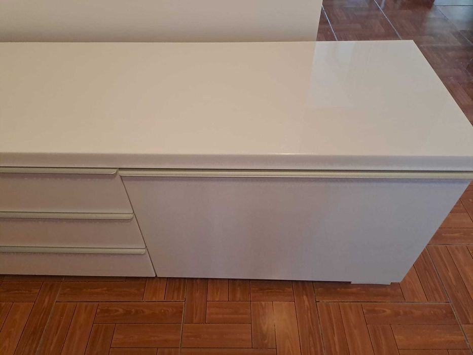 Vând mobilă IKEA folosită, însă bine întreținută