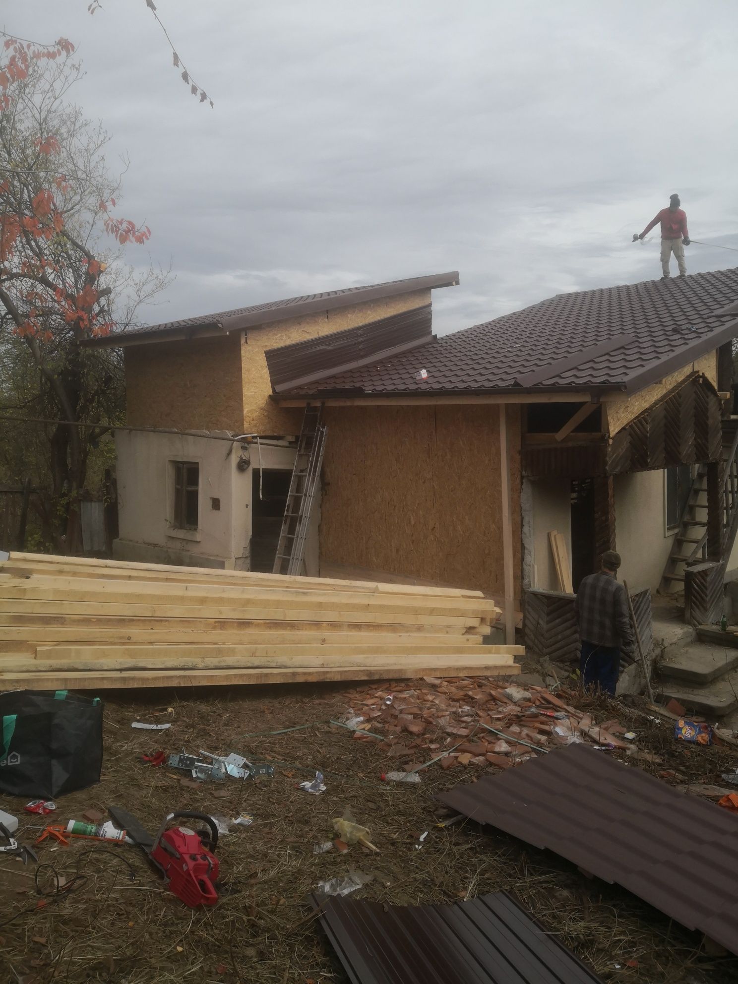 Reparatii acoperisuri tigla metalica tigla ceramica jgheaburi burlane
