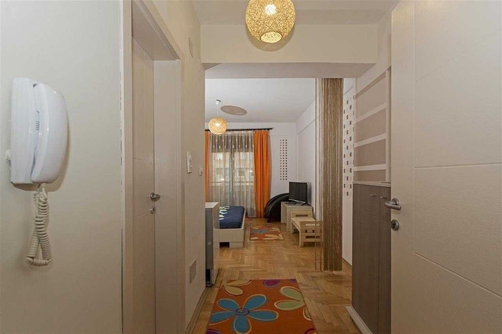 Дава се под наем Едностаен апартамент в Бургас, Лазур - 30 кв.м за 153 € - Снимка #2