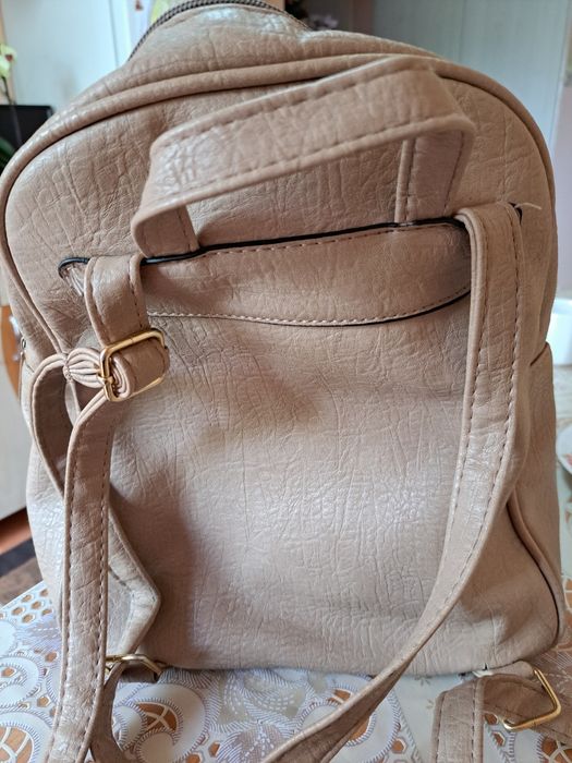 Vand un rucsac pe crem