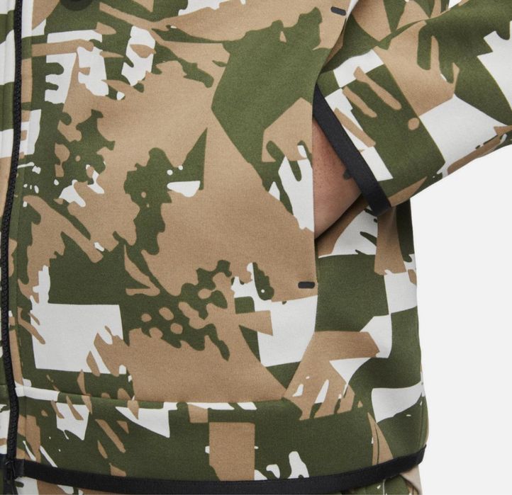 Мъжки комплект Nike Tech Fleece Camo Rough Green Bone - размер S